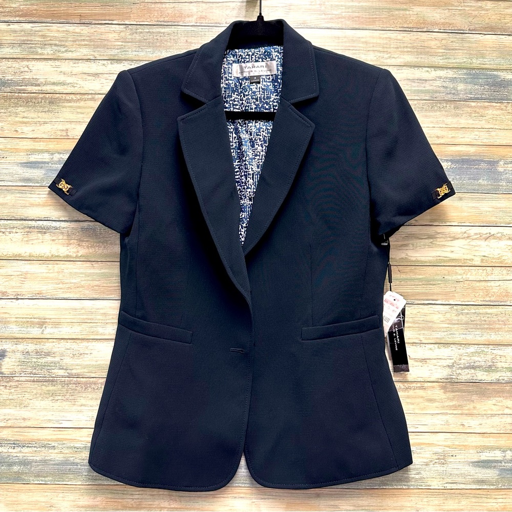 Tahari Arthur S Levine Women’s short sleeve blazer jacket - NWT (size 8)